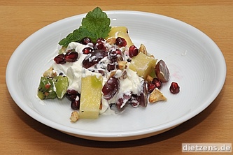 Obstsalat mit Ingwersahne