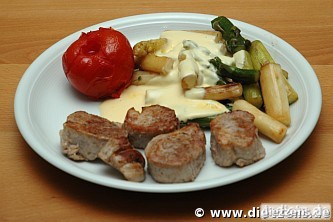 Schweinelende mit gebratenem Spargel